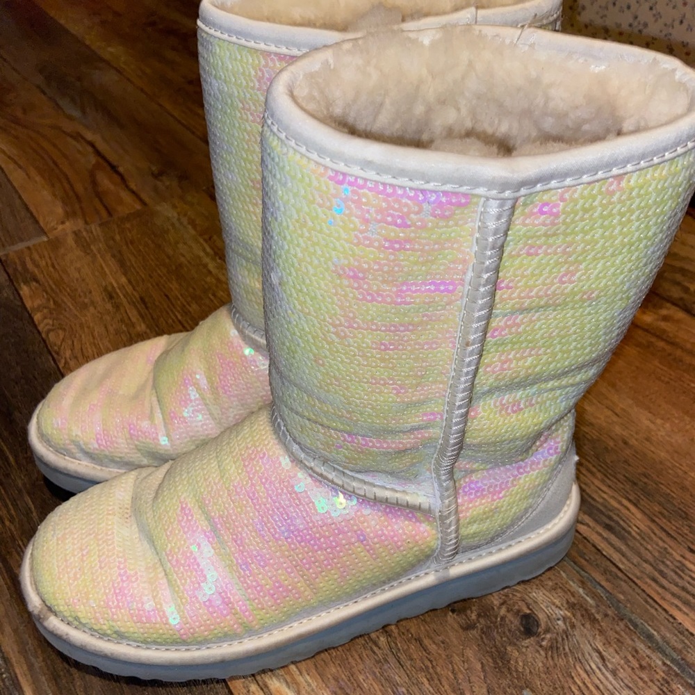 Uggs - Picture 1 of 6